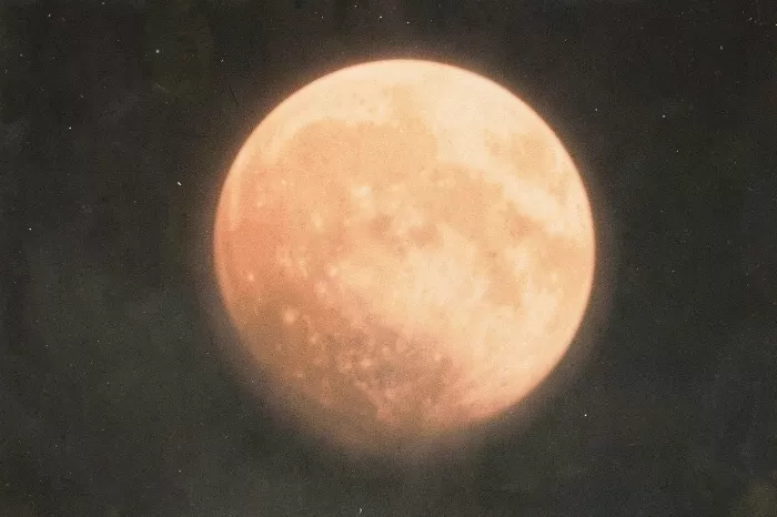 Lunar Horizon
