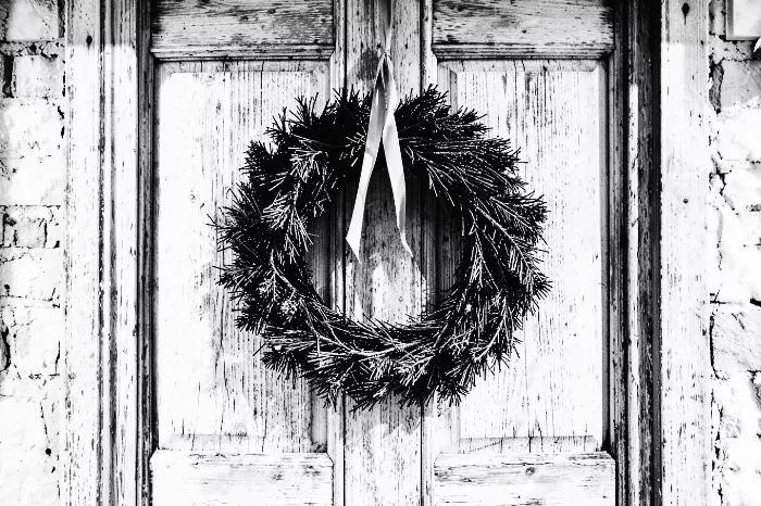 Snowlit Wreath