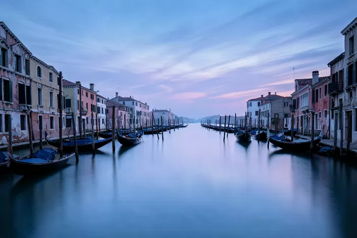 Gondola Stillness