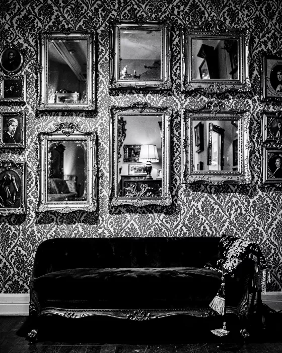 Mirror Salon