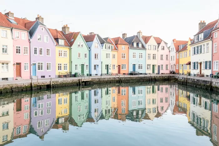 Canal Colors